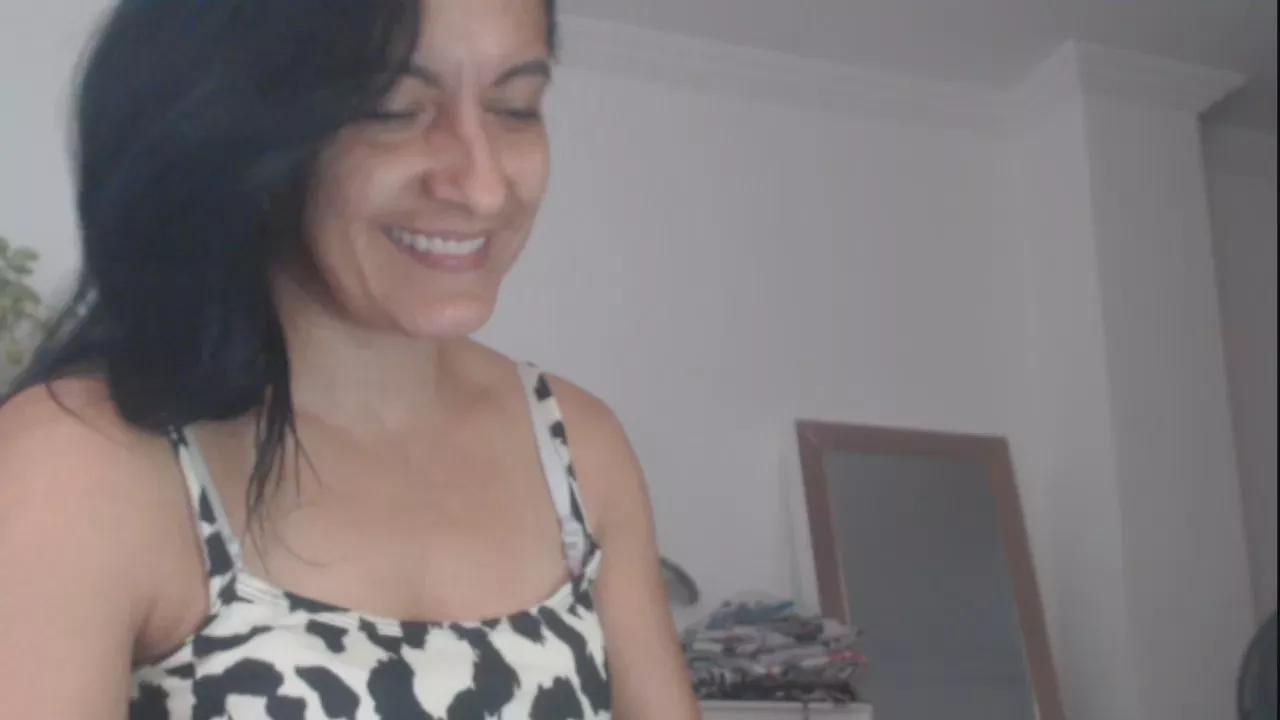 GOLDENBOOTY on Cam4 