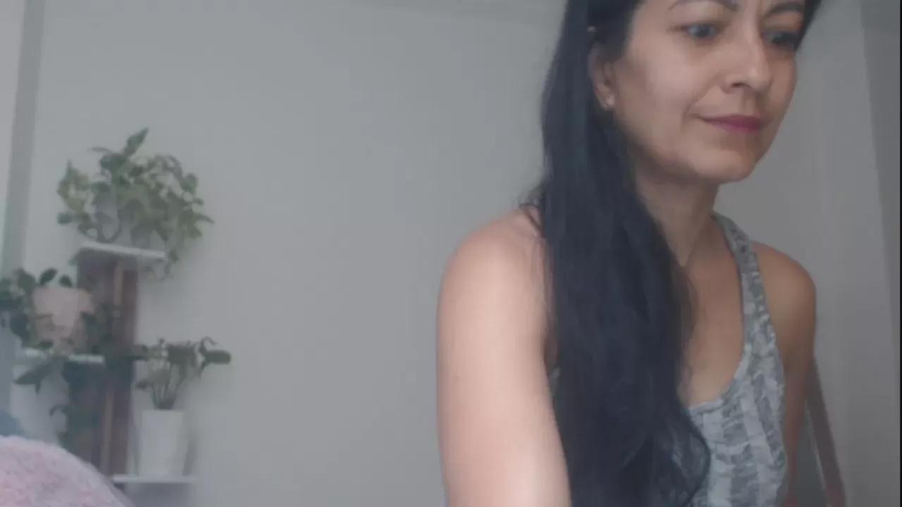 GOLDENBOOTY on Cam4 