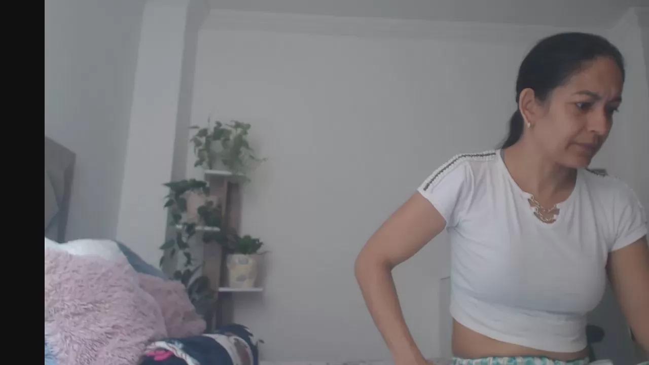 GOLDENBOOTY on Cam4 