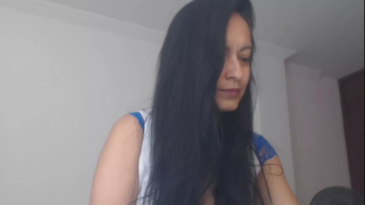 GOLDENBOOTY on Cam4 