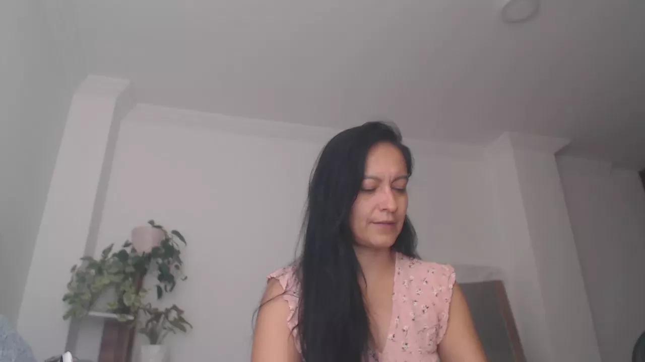 GOLDENBOOTY on Cam4 