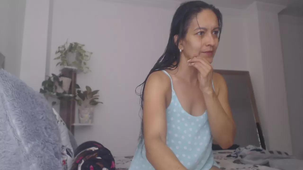 GOLDENBOOTY on Cam4 
