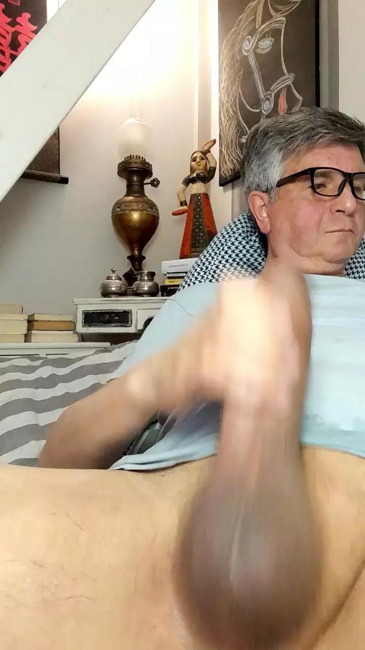 Grancazzogenova on Cam4 