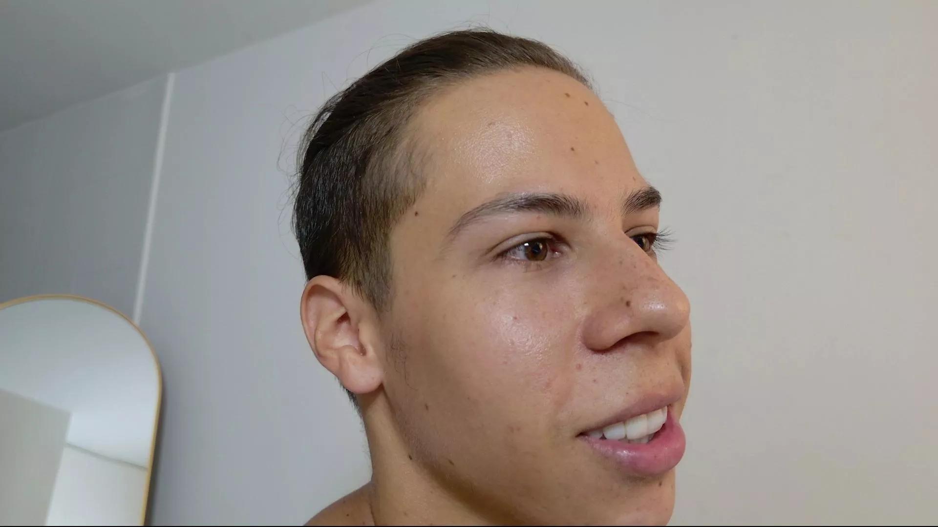 Grey___27 on Cam4 