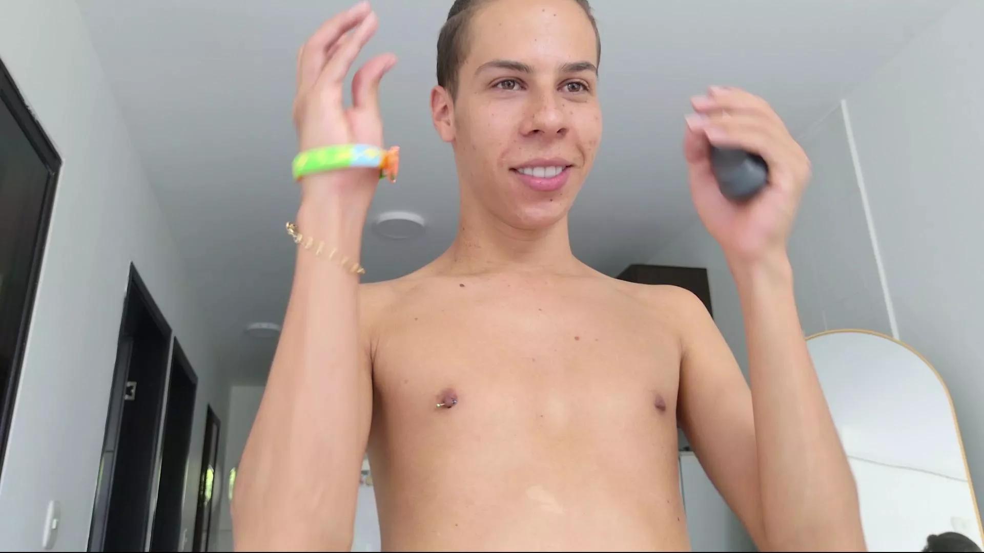 Grey___27 on Cam4 