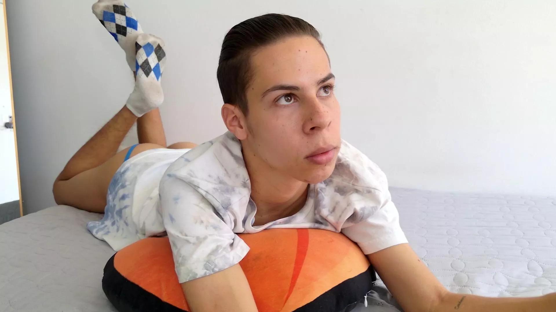 Grey___27 on Cam4 