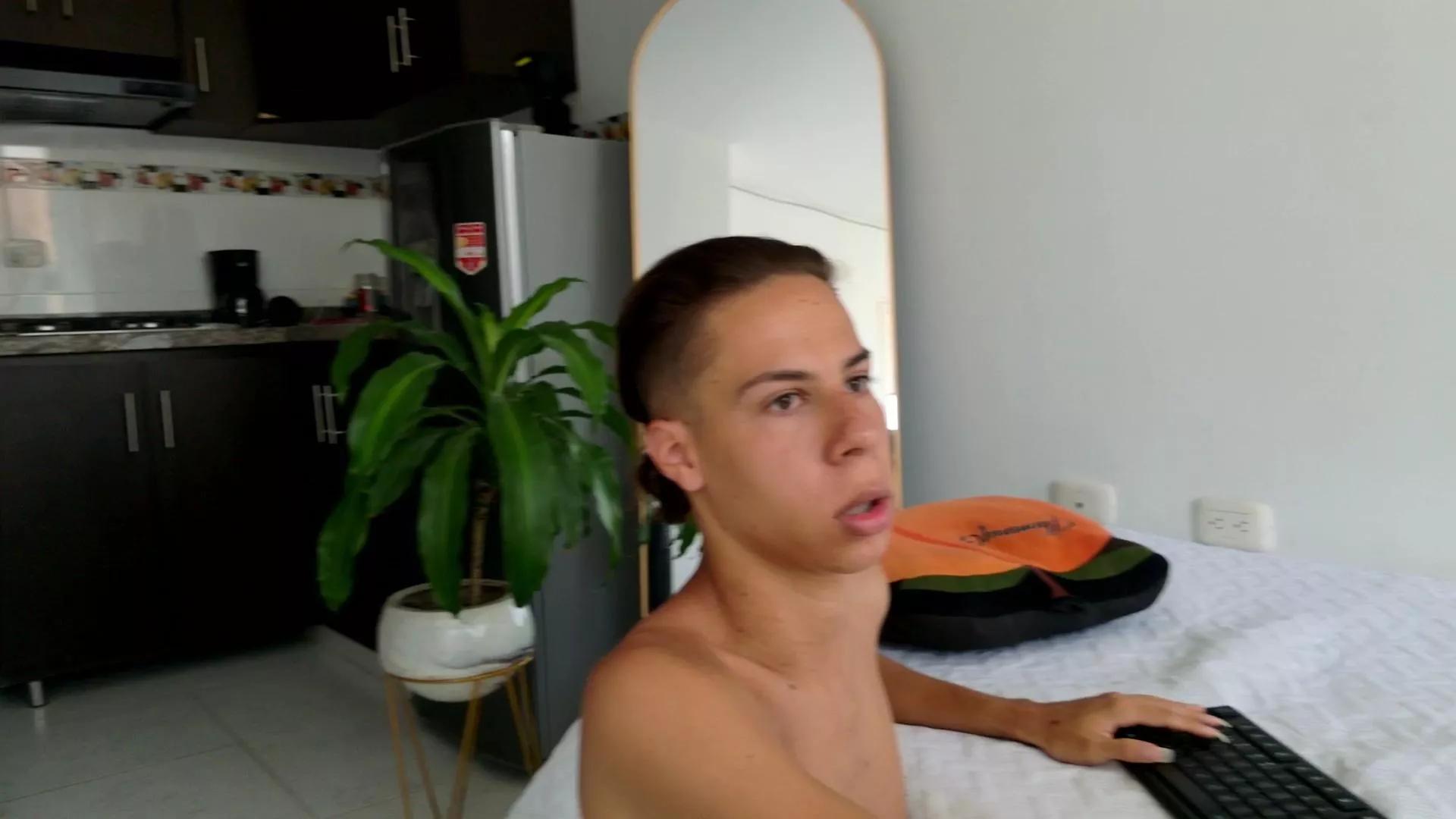 Grey___27 on Cam4 