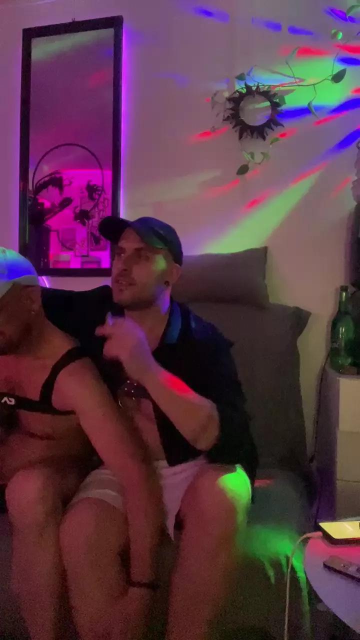 HairyGuy06 on Cam4 