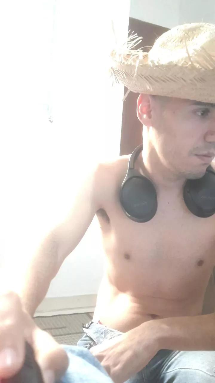 HandShakeBrazil on Cam4 