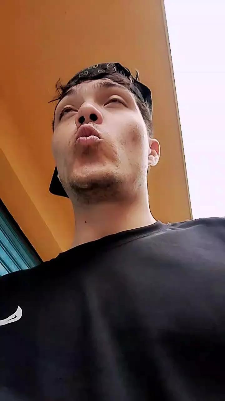 Hanz766 on Cam4 