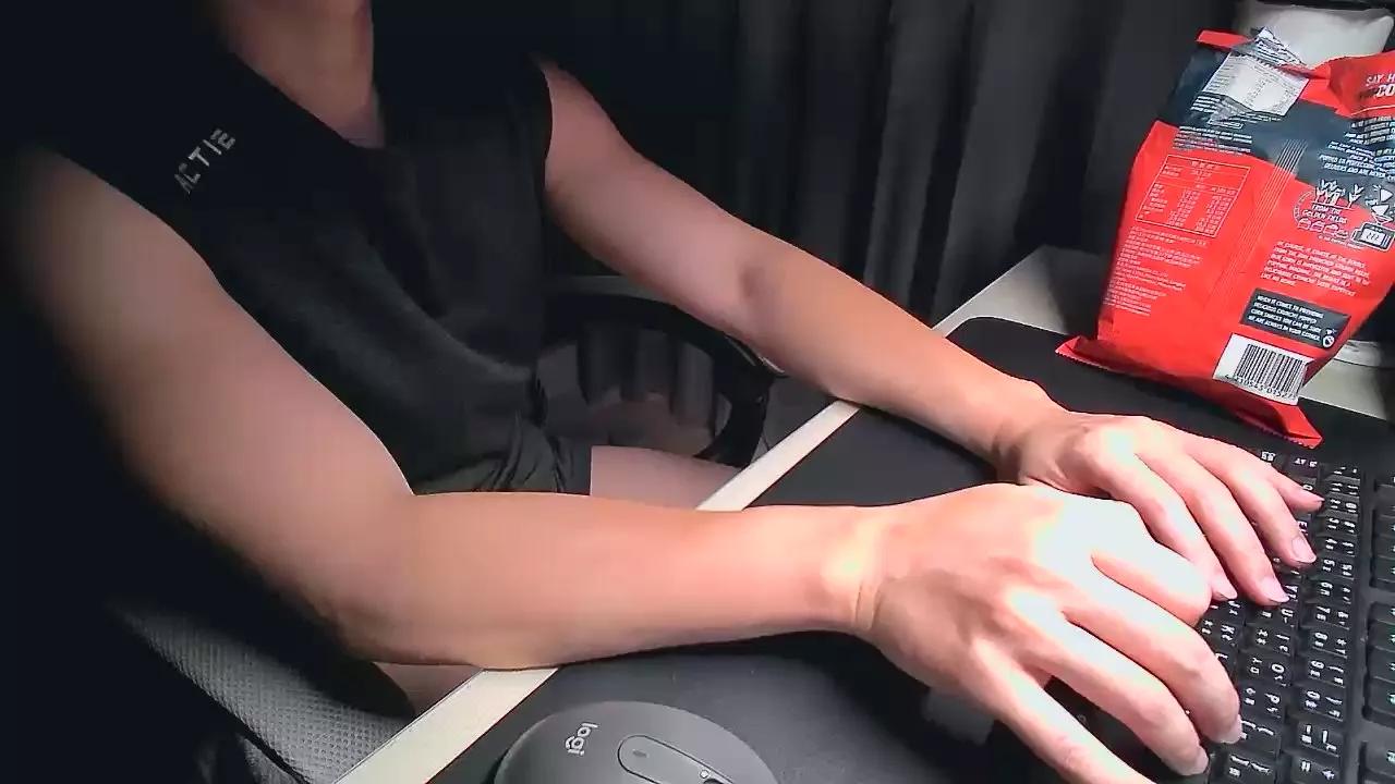 Heycumboy on Cam4 