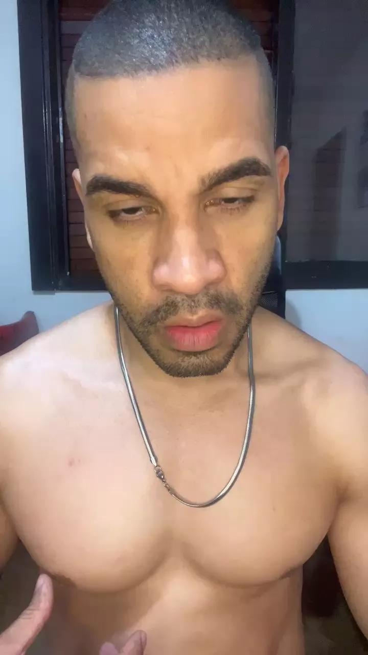 Hotttmateo on Cam4 