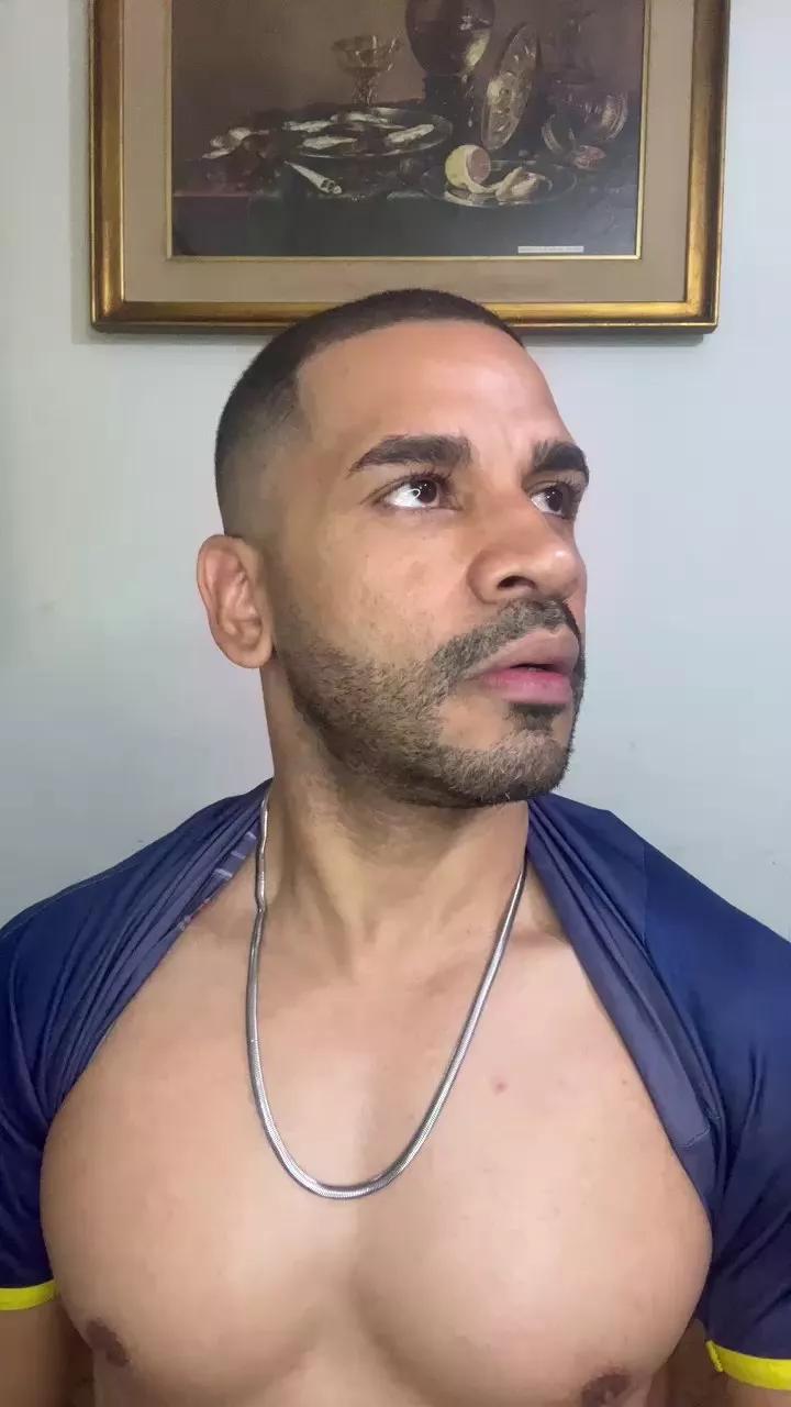Hotttmateo on Cam4 