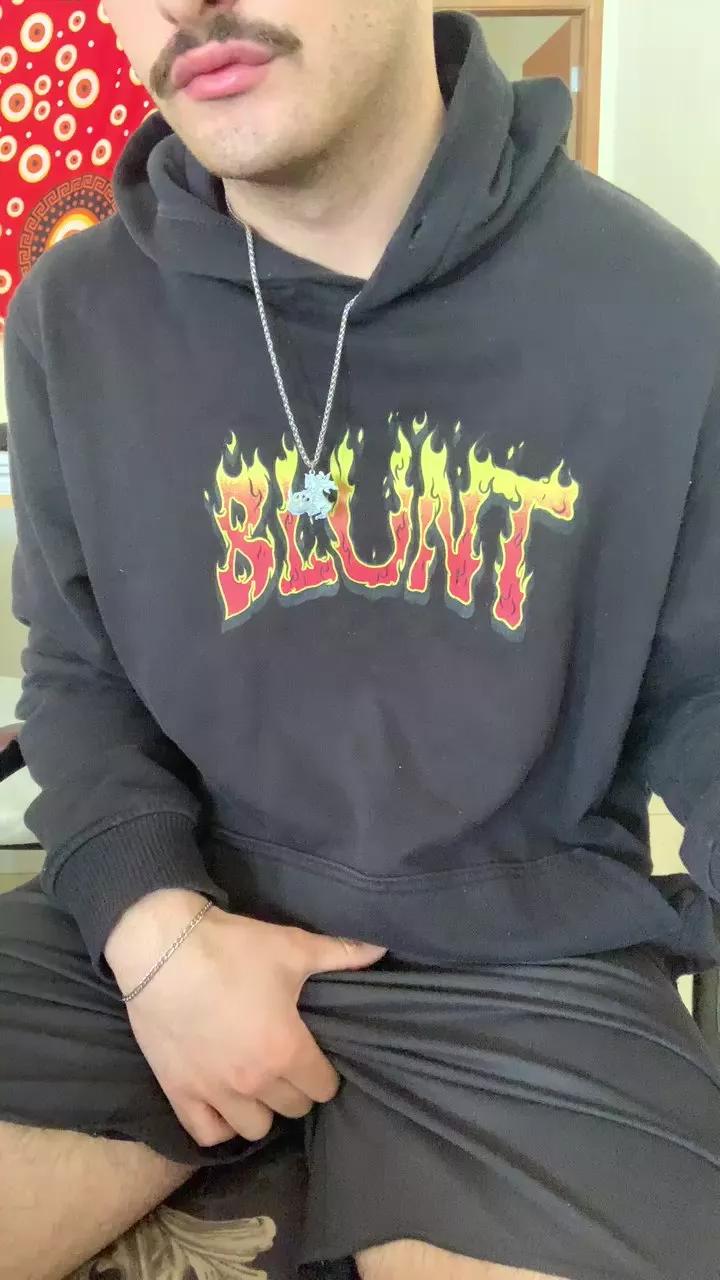 hung_twink20cm on Cam4 