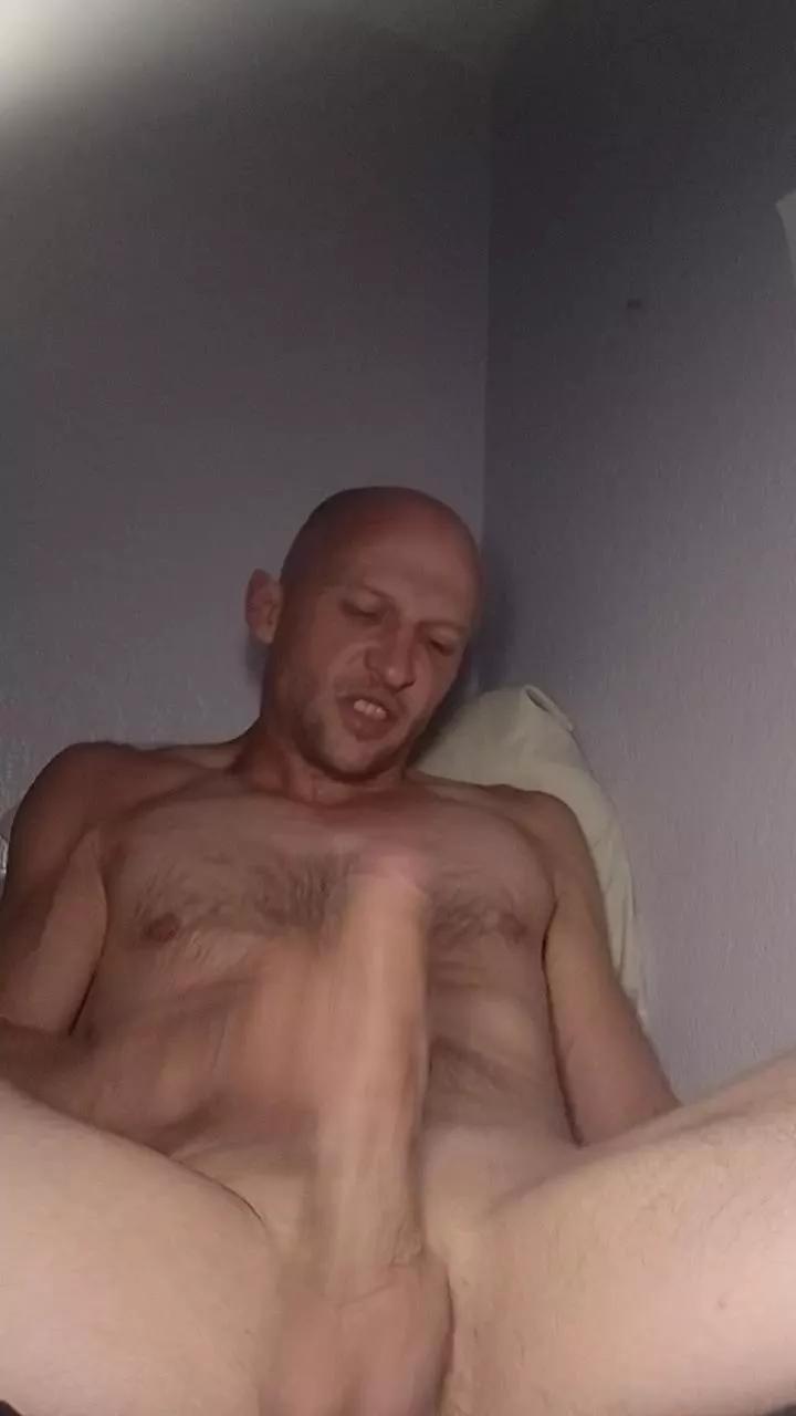 hungonhere2 on Cam4 