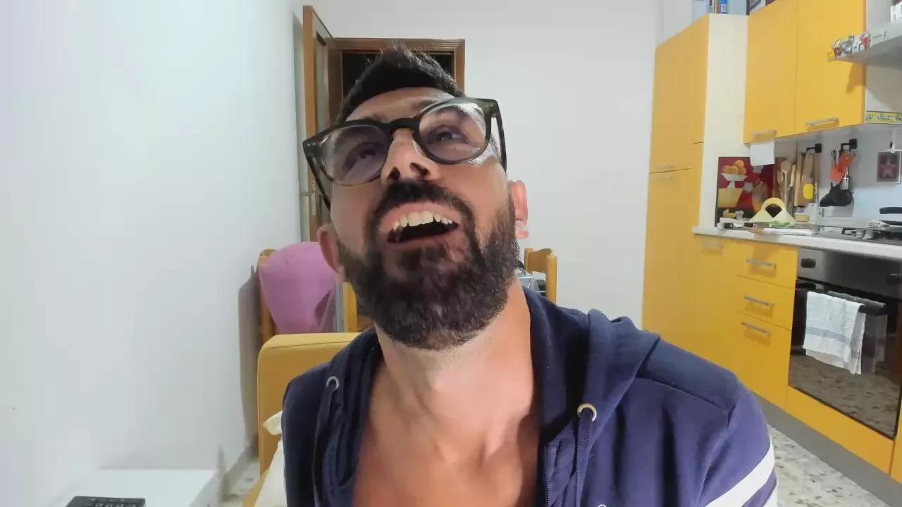 italysexyman on Cam4 