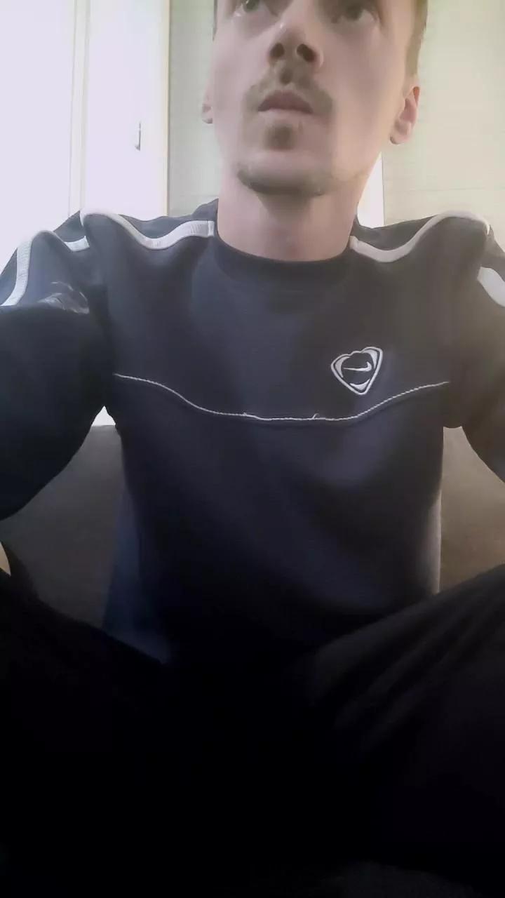 Jerjer42 on Cam4 