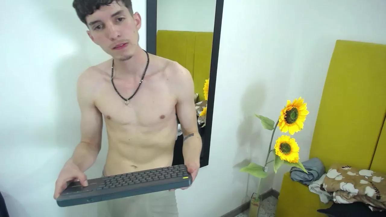Jheampiero on Cam4 