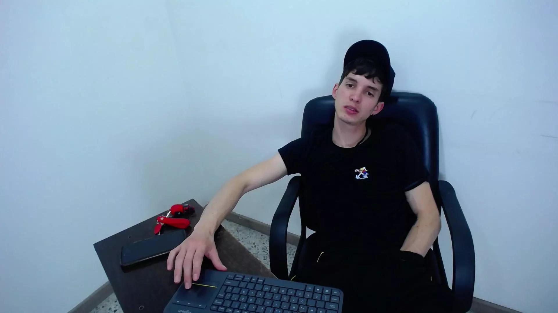 Jheampiero on Cam4 