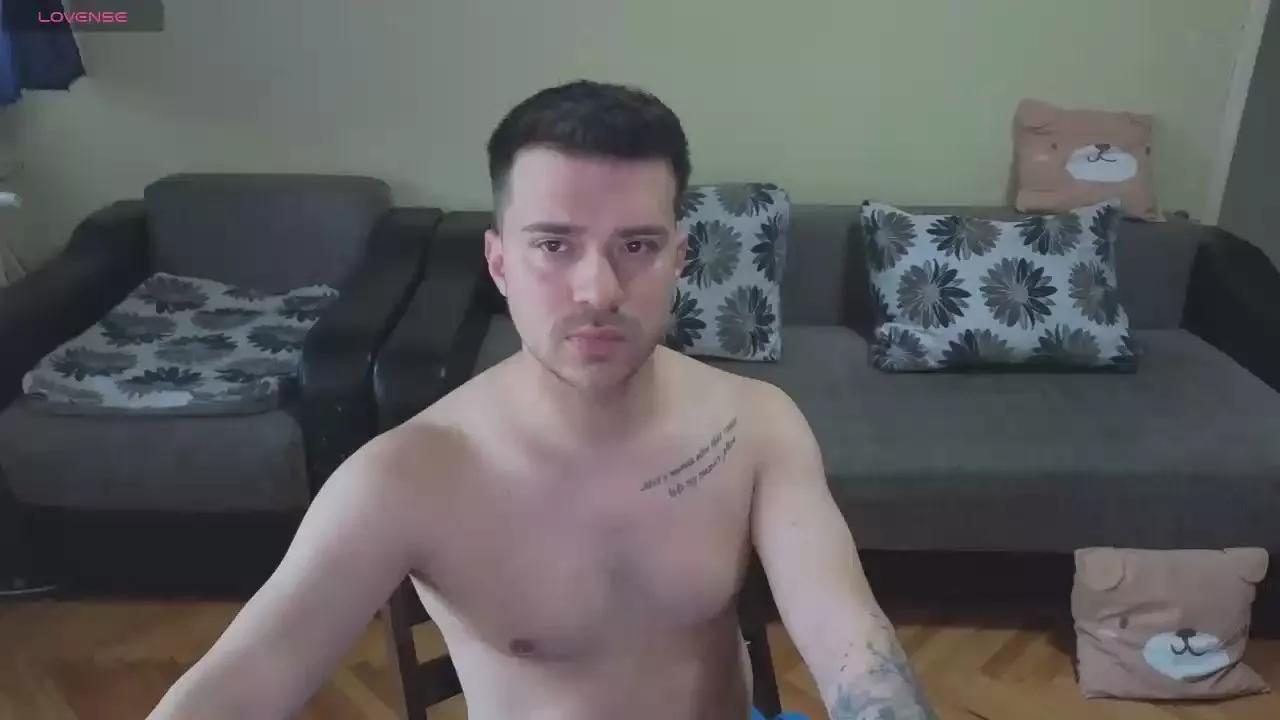 johnnylove22 on Cam4 