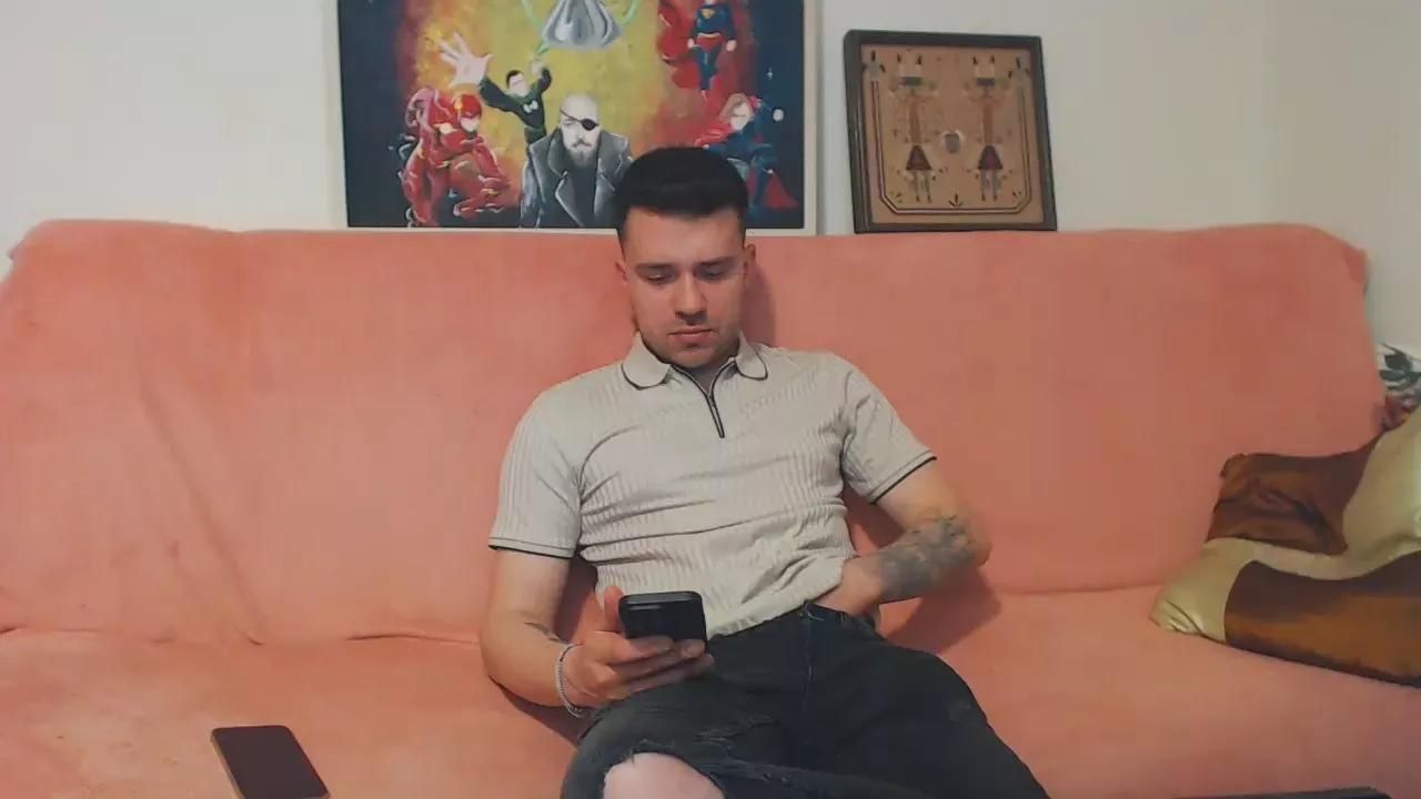 johnnylove22 on Cam4 