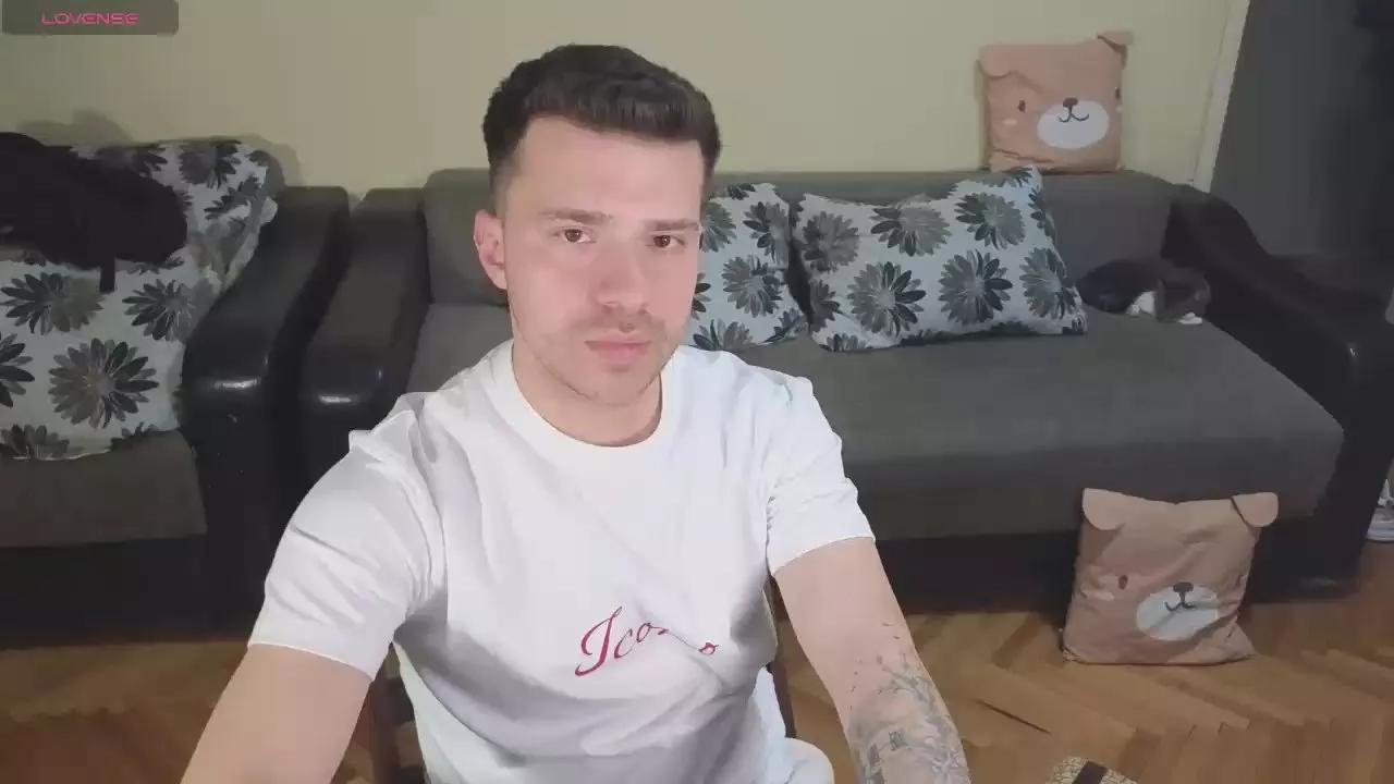 johnnylove22 on Cam4 