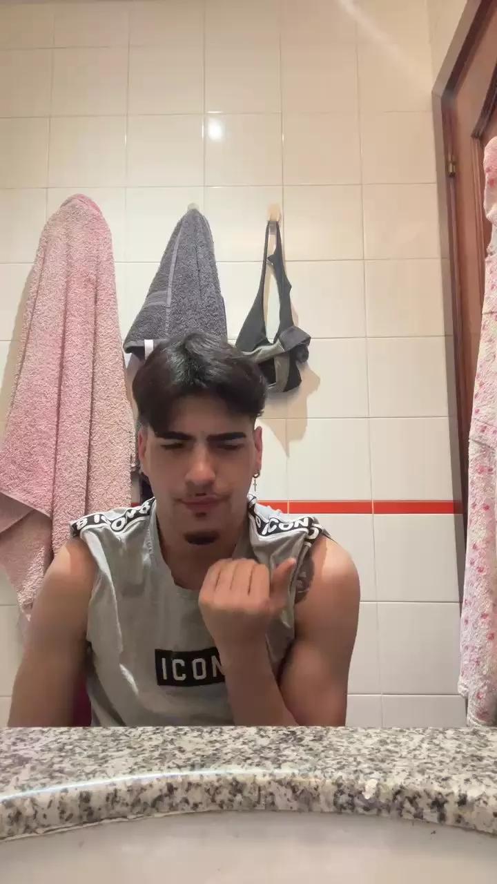 Jovencitobcn21 on Cam4 