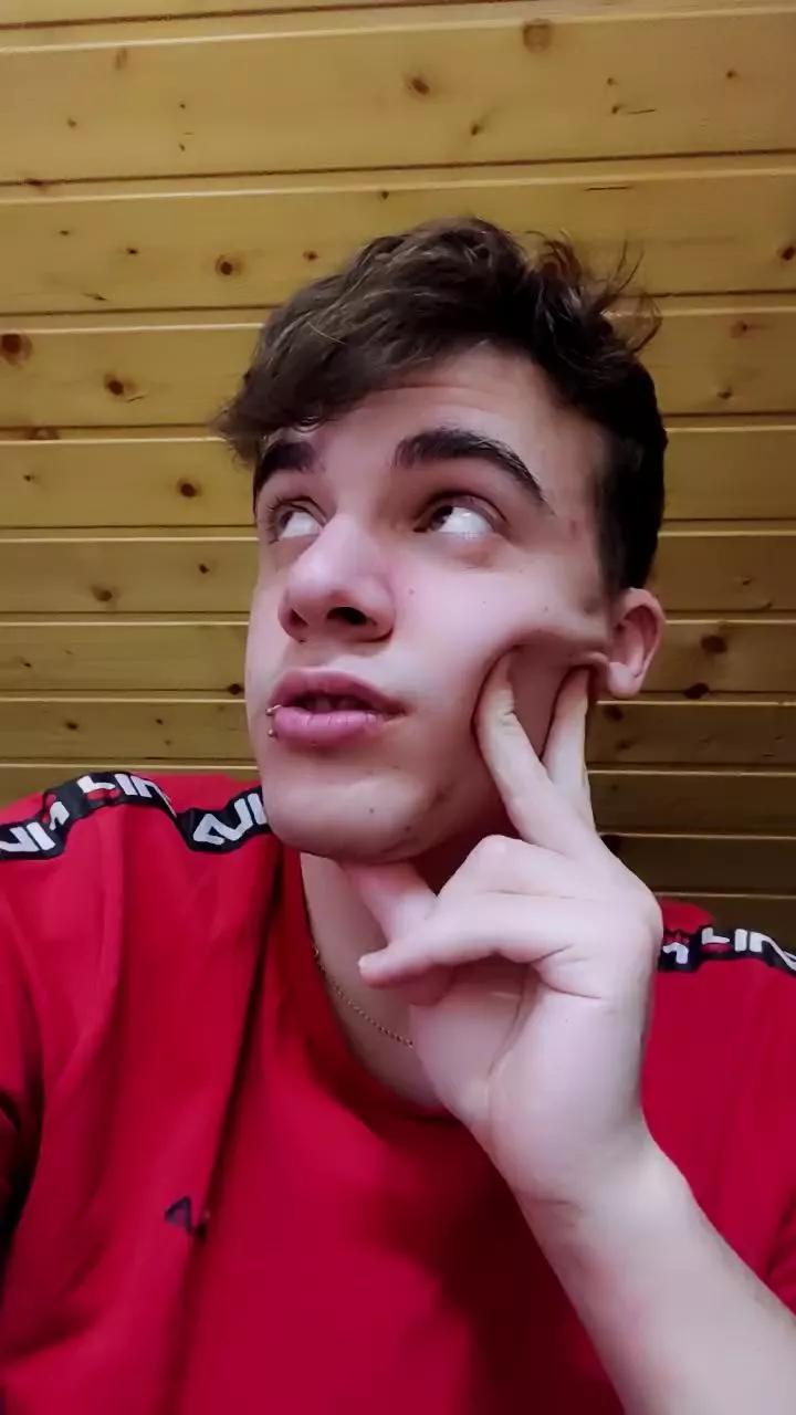 Jovencurioso18_ on Cam4 