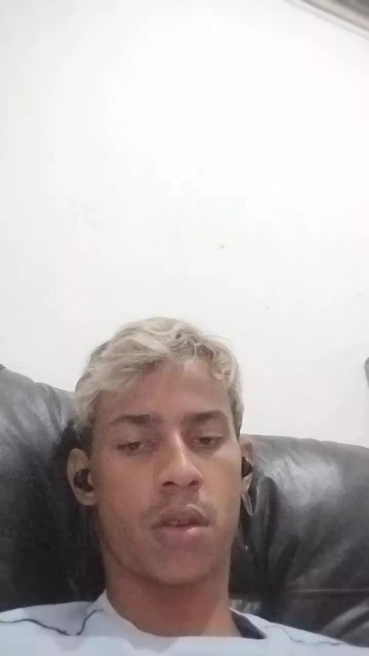 Julioassis on Cam4 