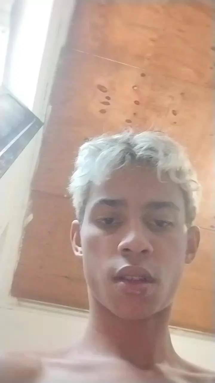 Julioassis on Cam4 