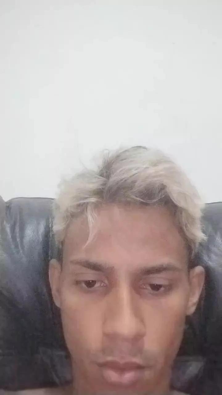 Julioassis on Cam4 