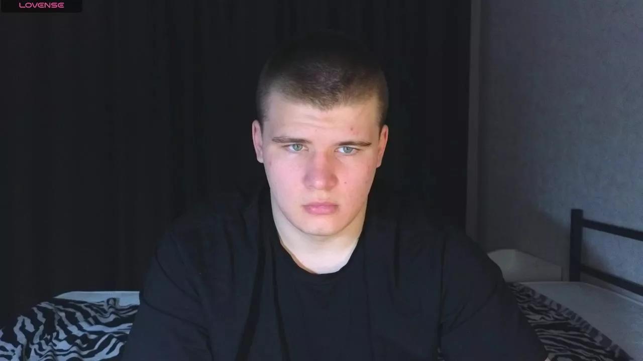 KevinKRYSTALLL on Cam4 