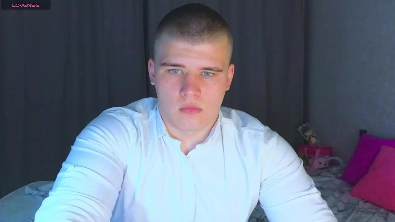 KevinKRYSTALLL on Cam4 