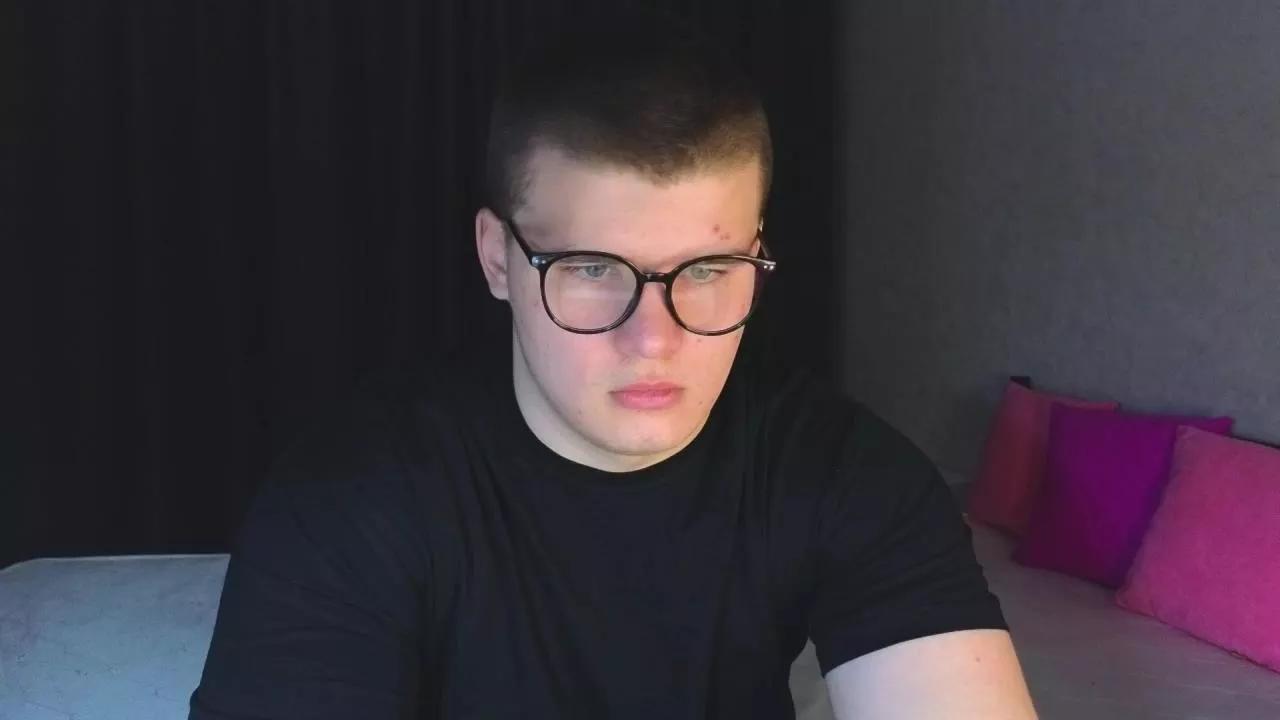 KevinKRYSTALLL on Cam4 