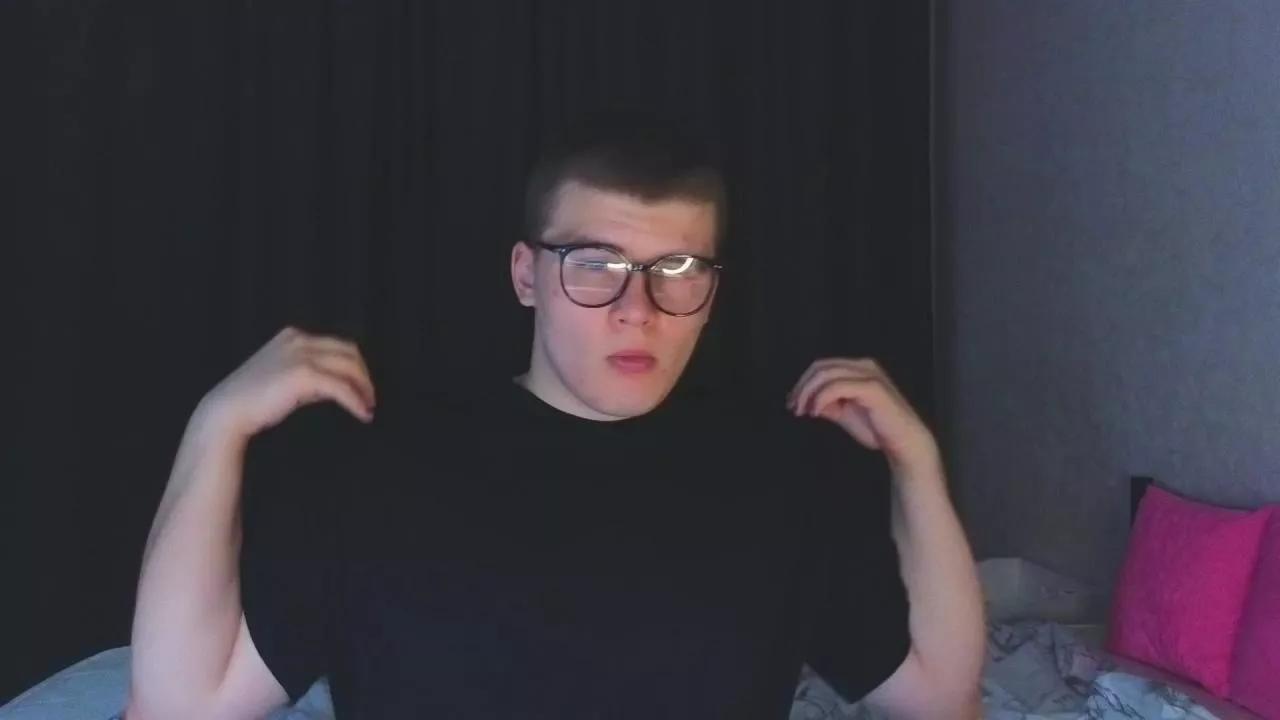 KevinKRYSTALLL on Cam4 