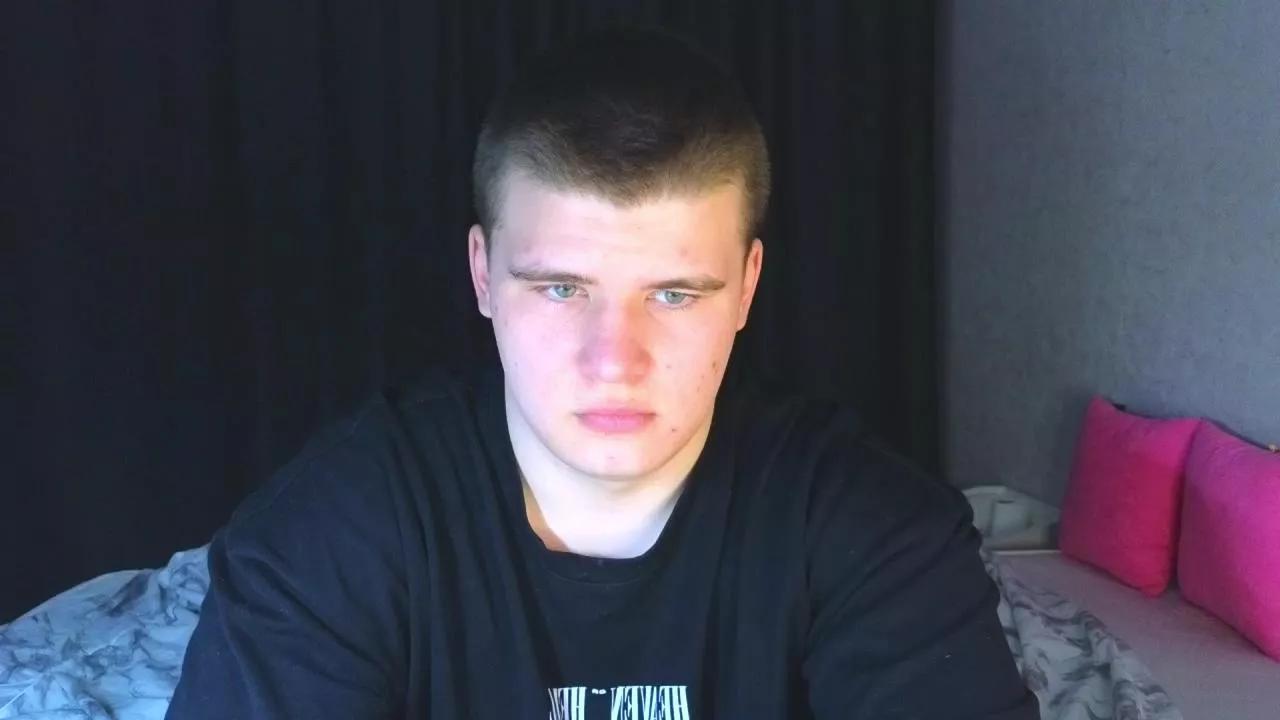 KevinKRYSTALLL on Cam4 