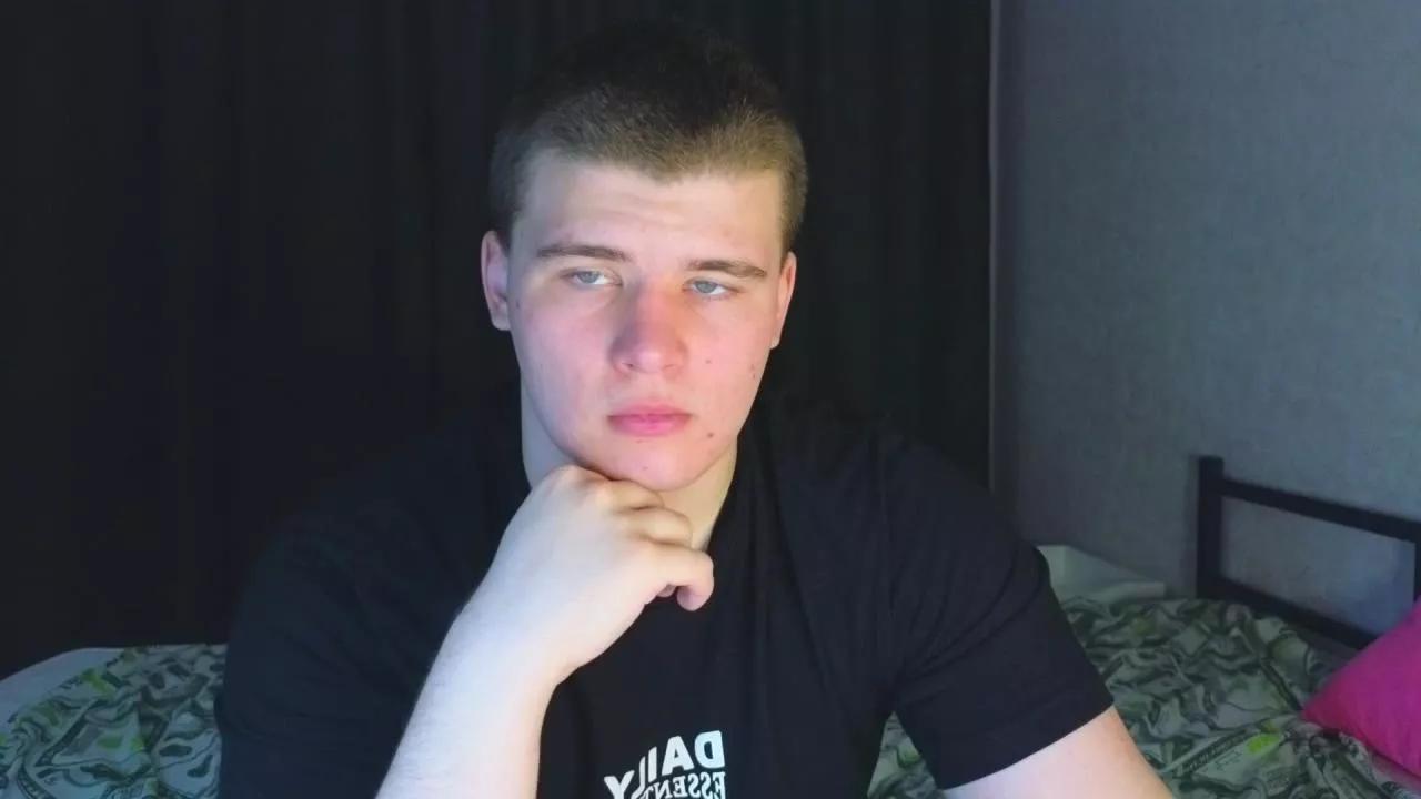 KevinKRYSTALLL on Cam4 