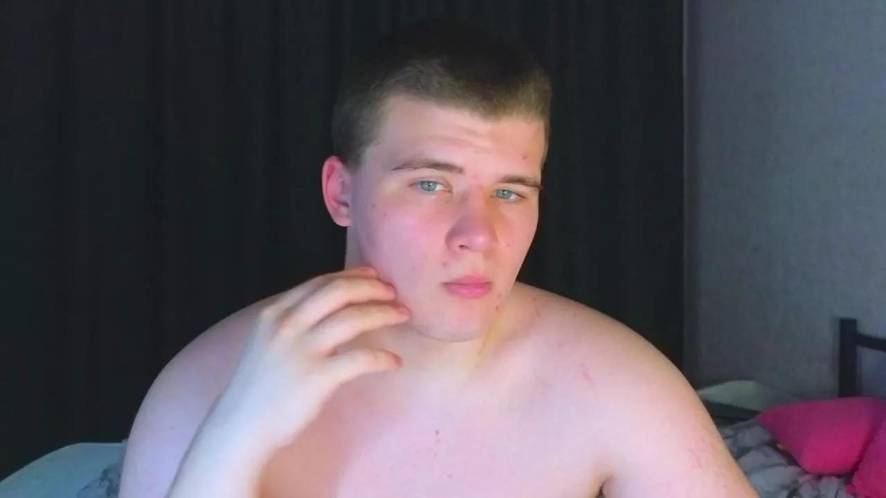 KevinKRYSTALLL on Cam4 