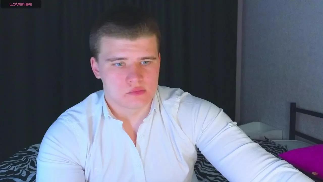 KevinKRYSTALLL on Cam4 