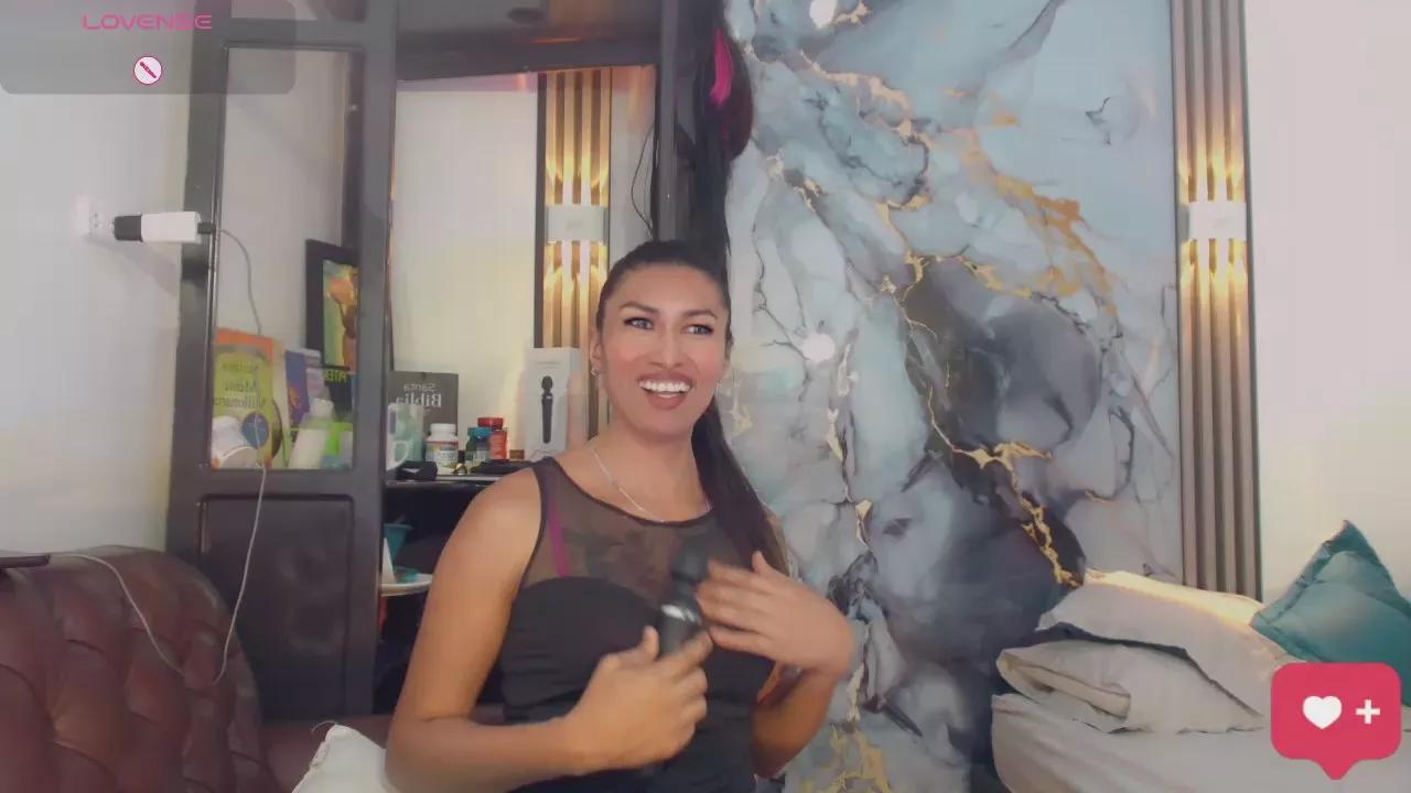 khiara_moretti on Cam4 