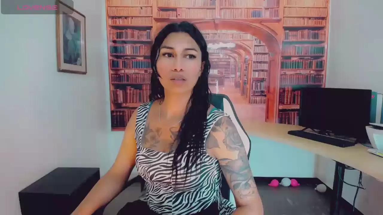 khiara_moretti on Cam4 