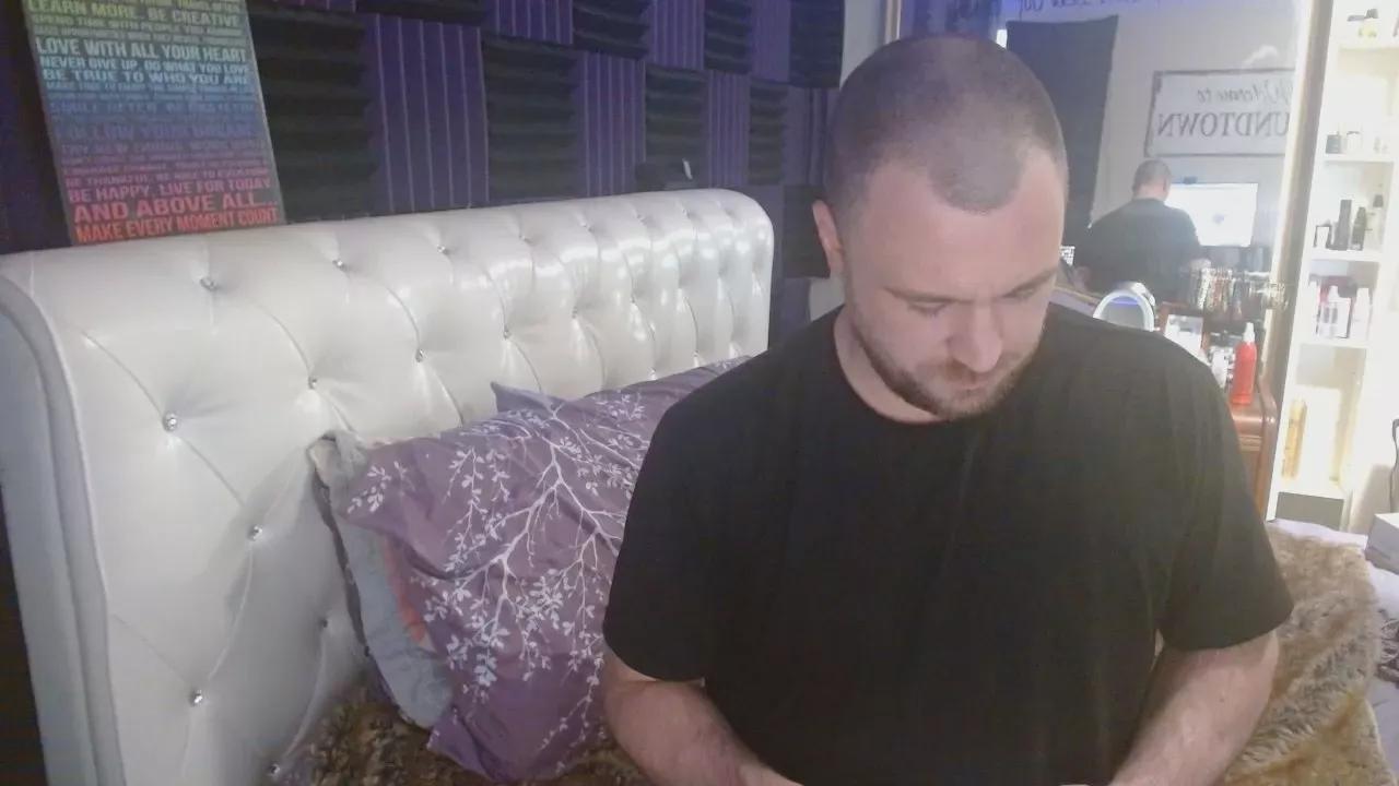 kingMaxxxClouds on Cam4 