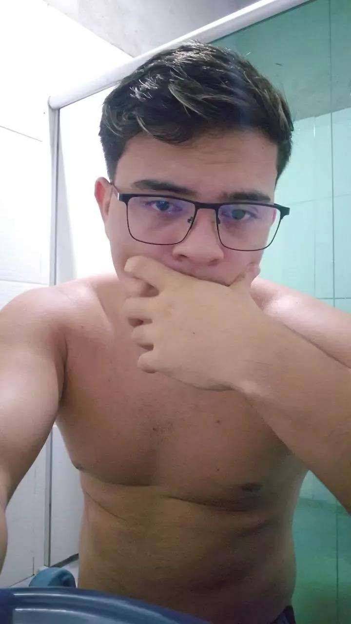 kuro37 on Cam4 