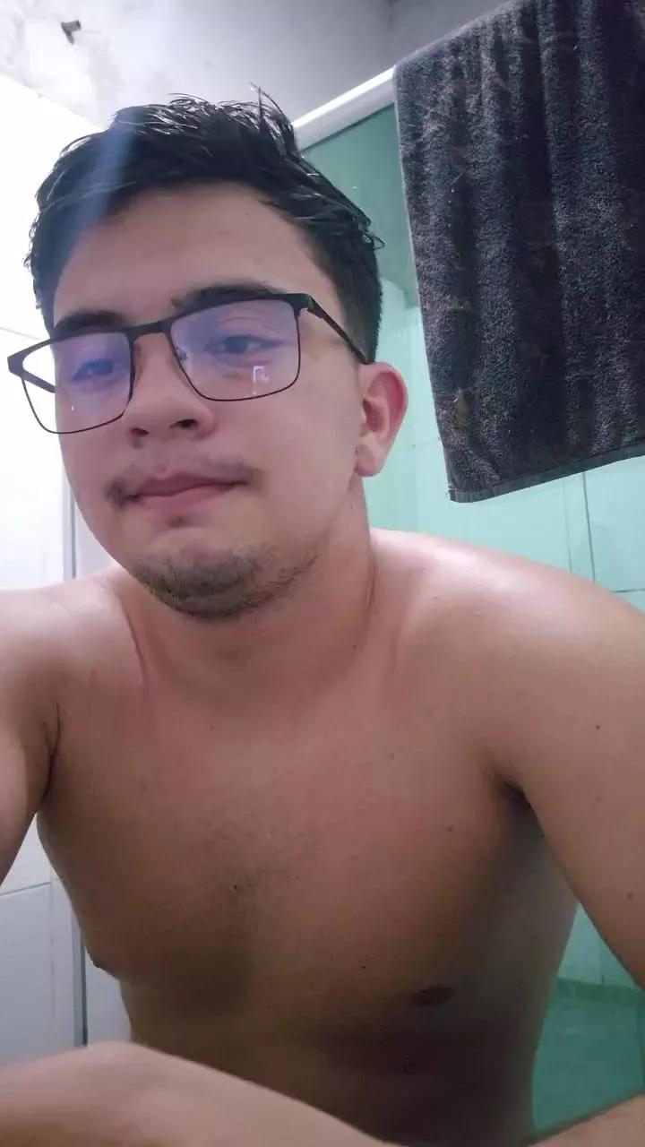 kuro37 on Cam4 