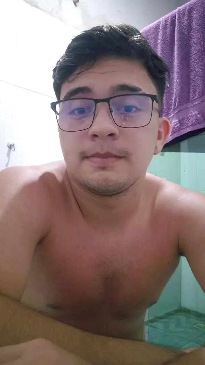 kuro37 on Cam4 