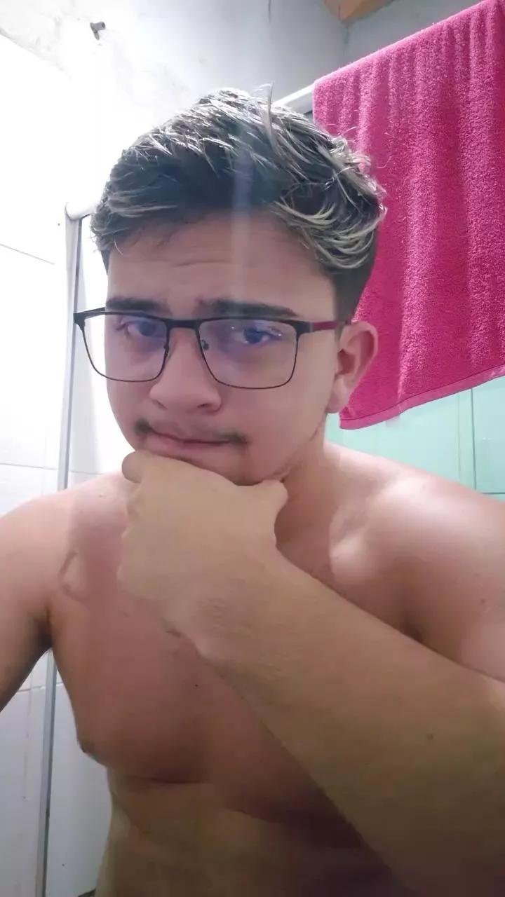 kuro37 on Cam4 