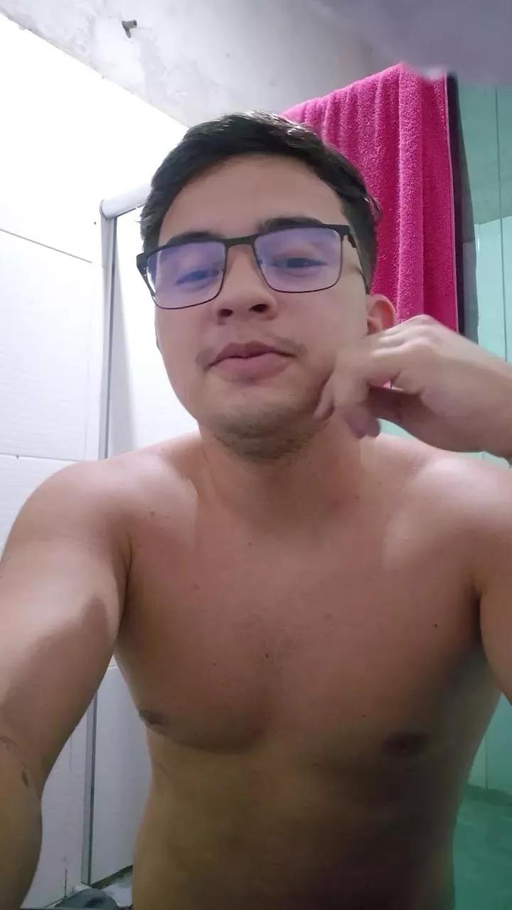 kuro37 on Cam4 