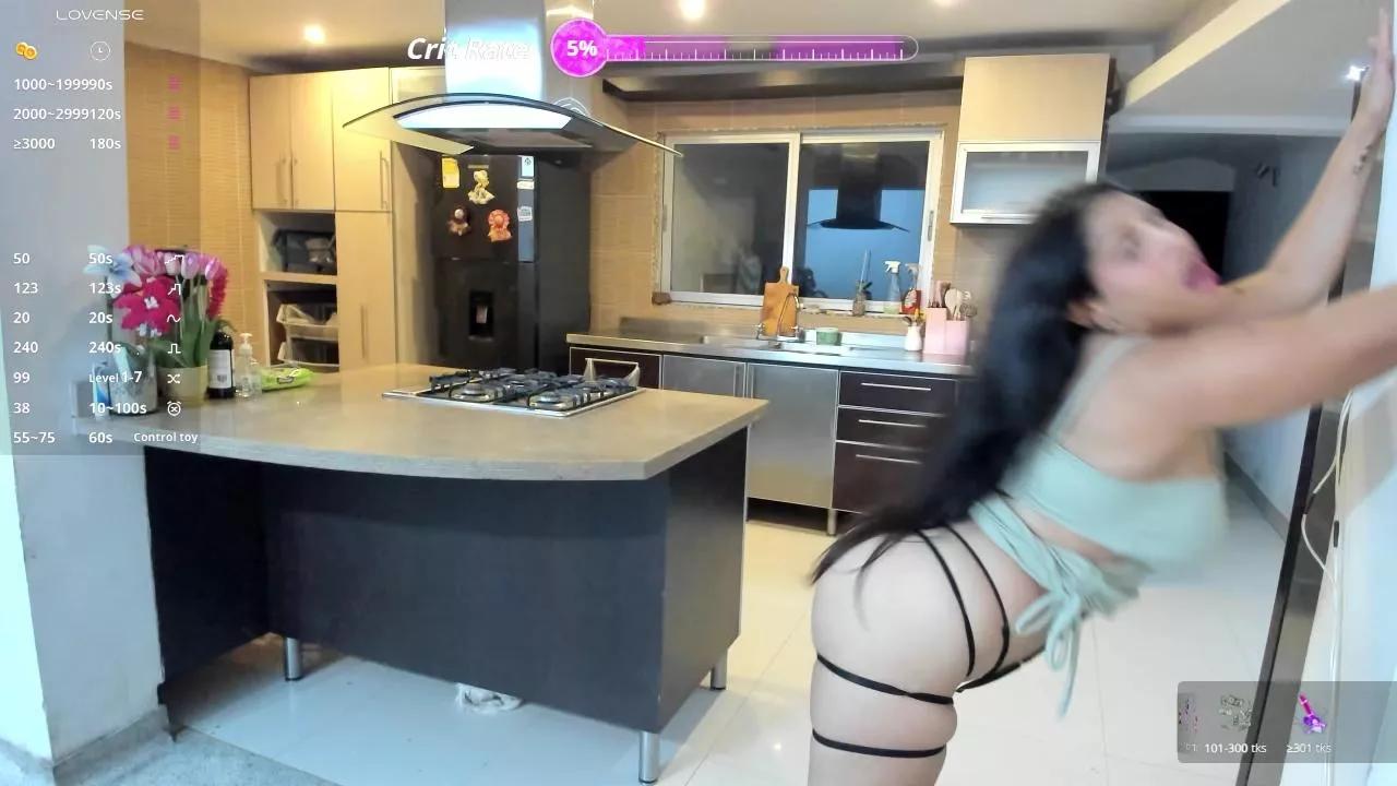 ladys_sexyinpub on Cam4 