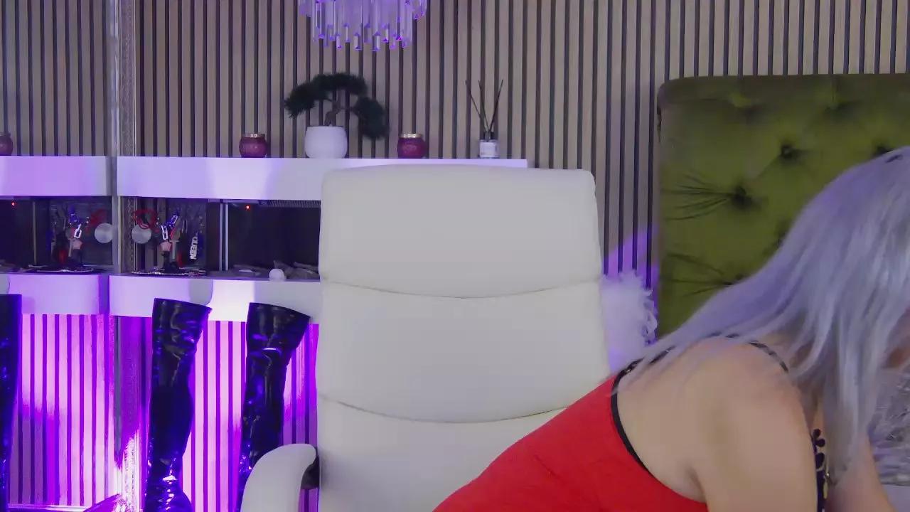 LadyTouch4u on Cam4 