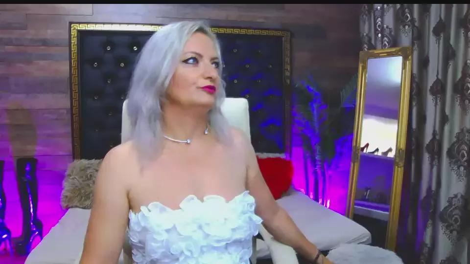 LadyTouch4u on Cam4 